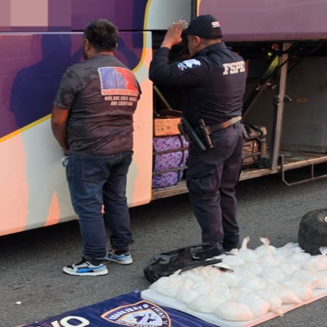 La llanta iba en el compartimiento del camión.